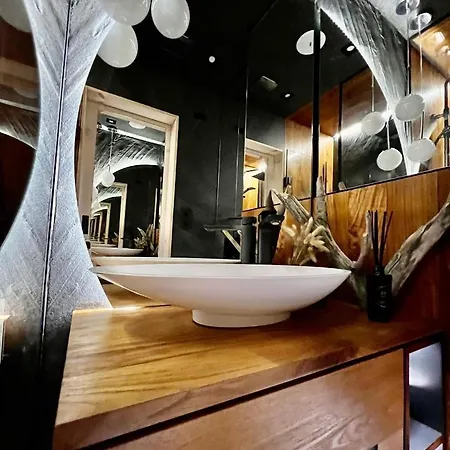 My Tree Warszawa, Macierowe Bagno 酒店 *